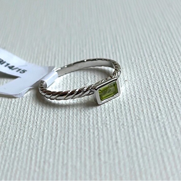 Peridot & Sterling Silver Rectangle Bezel Ring NEW - Picture 1 of 6